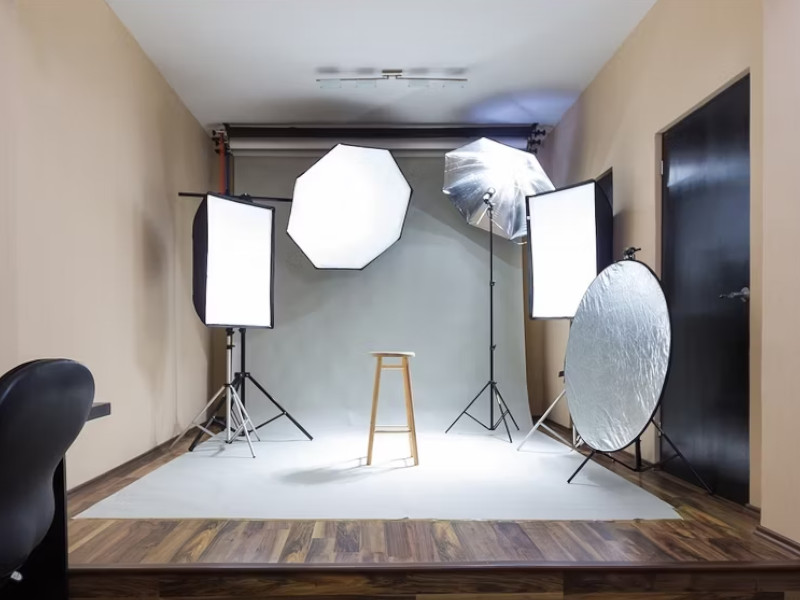Как начинающему фотографу приручить студийный свет
