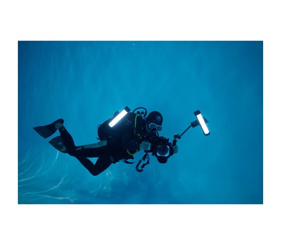 Осветитель светодиодный Godox Dive Light RGBWW WT60R для подводной съемки, фото , изображение 9